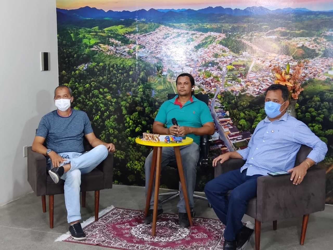 Camacã: Prefeito Paulo do Gás na LIVE “Fala Prefeito” apresenta obras e em breve um presente surpresa para Leoventura
